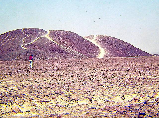 Yo recorriendo un área de Nazca