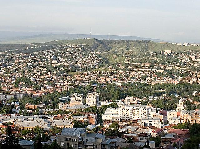 Vista parcial de Tbilisi en mayo 2008
